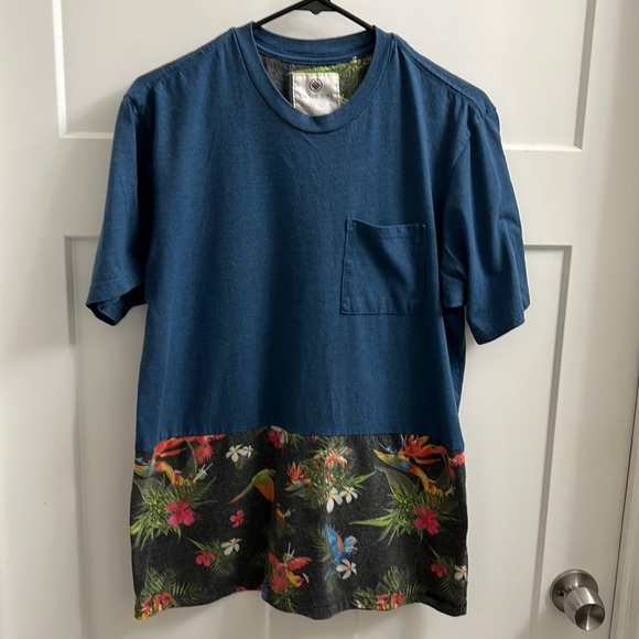 On The Byas blue / floral Tee - Picture 1 of 5